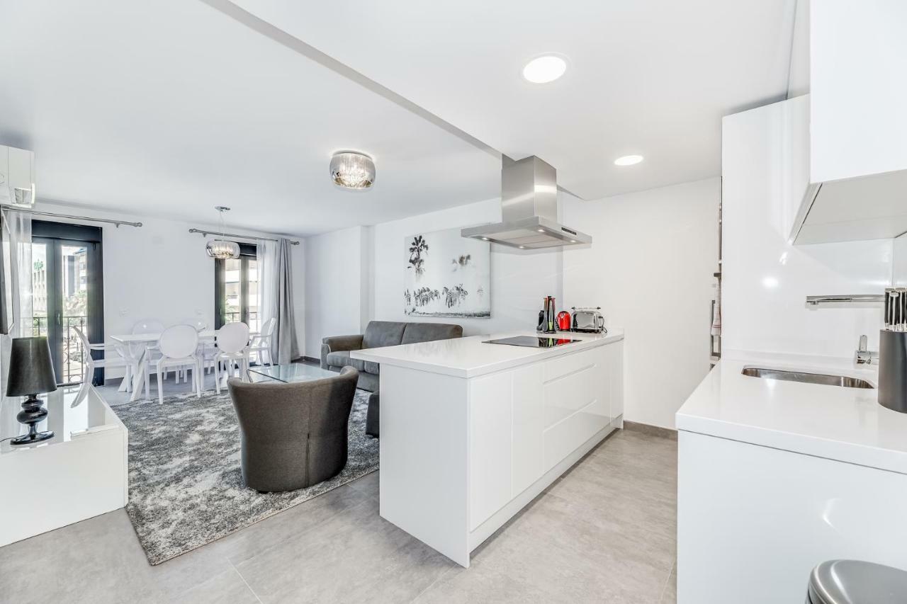 By Riva - Luxurious, Exclusive 2 Bedroom Apt Inside Puerto Banus Marbella Exterior photo